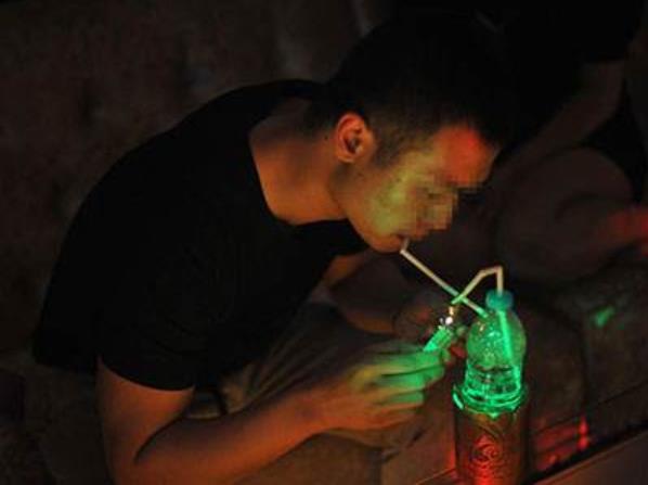 吸食冰毒多久才会上瘾?冰毒会危害人类的大脑中枢系统吗?