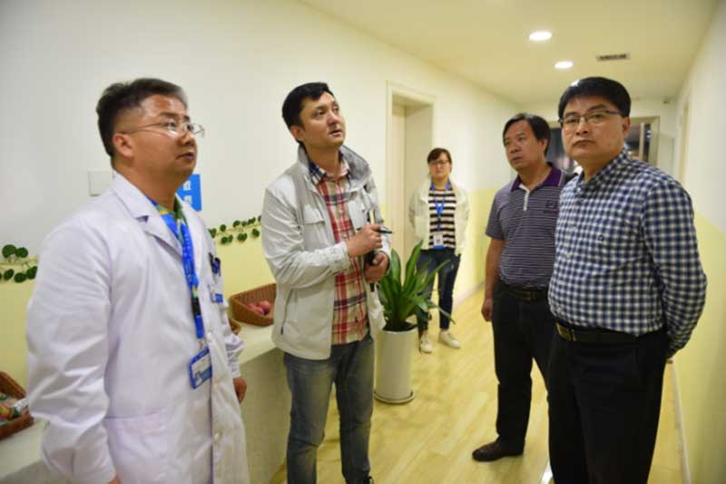 西宁市禁毒支队领导到访西安华佑医院