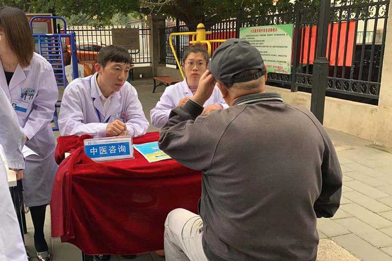 北京华佑医院“世界精神卫生日”开展义诊活动