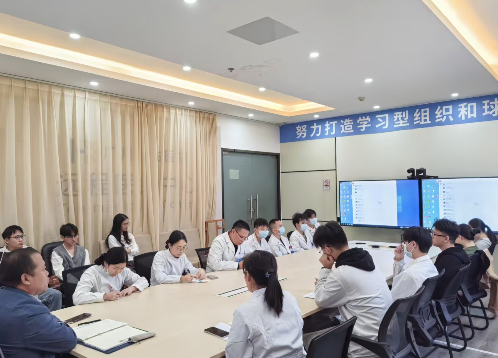 广州华佑医院召开护士座谈会 聚焦业务能力与安全双提升-花都心理医院 广州华佑医院召开护士座谈会 聚焦业务能力与安全双提升-花都心理医院